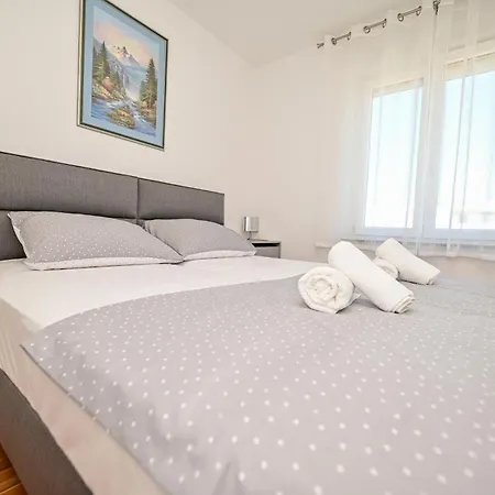 Apartman Ajduk With Parking And Terrace * Zára