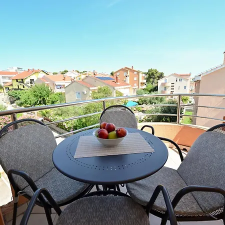 Apartman Ajduk With Parking And Terrace Apartman