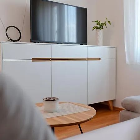 Apartman Ajduk With Parking And Terrace דירה זאדאר