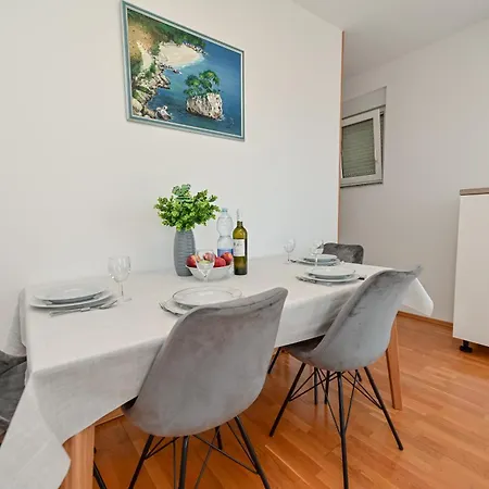 Apartman Ajduk With Parking And Terrace Апартаменты