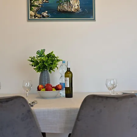 Apartman Ajduk With Parking And Terrace זאדאר