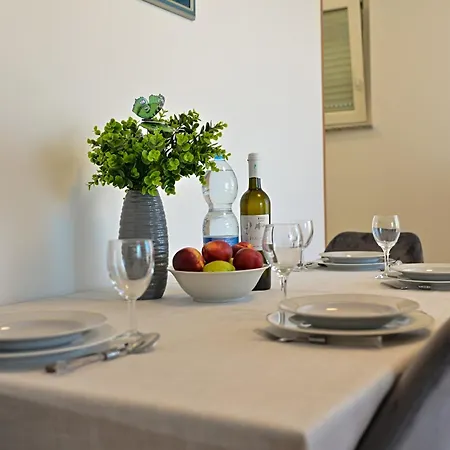 Apartman Ajduk With Parking And Terrace דירה זאדאר