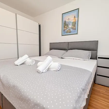 Апартаменты Apartman Ajduk With Parking And Terrace Задар