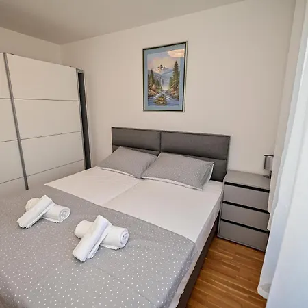 דירה Apartman Ajduk With Parking And Terrace